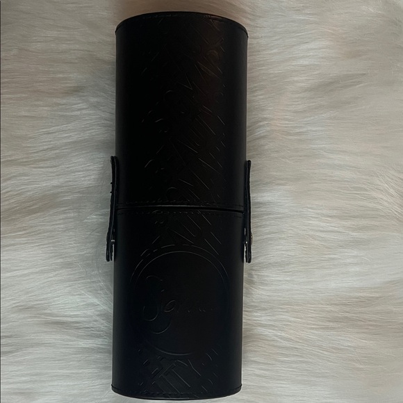 Sigma Beauty Cleaning Mat & Makeup Brush Case, Beauty Blender Case & Organizer - Picture 2 of 6